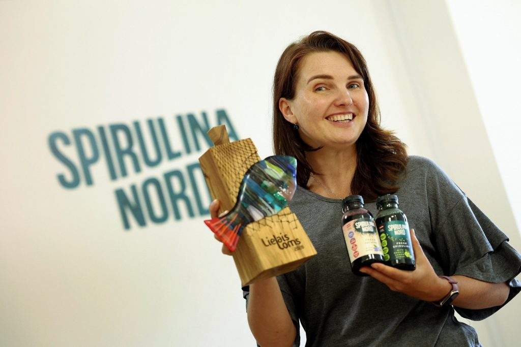 No &ldquo;gudra akvārija&rdquo; līdz pudelei pusstundā &ndash; kā Latvijā top spirulīna, kas gar&scaron;o arī bērniem