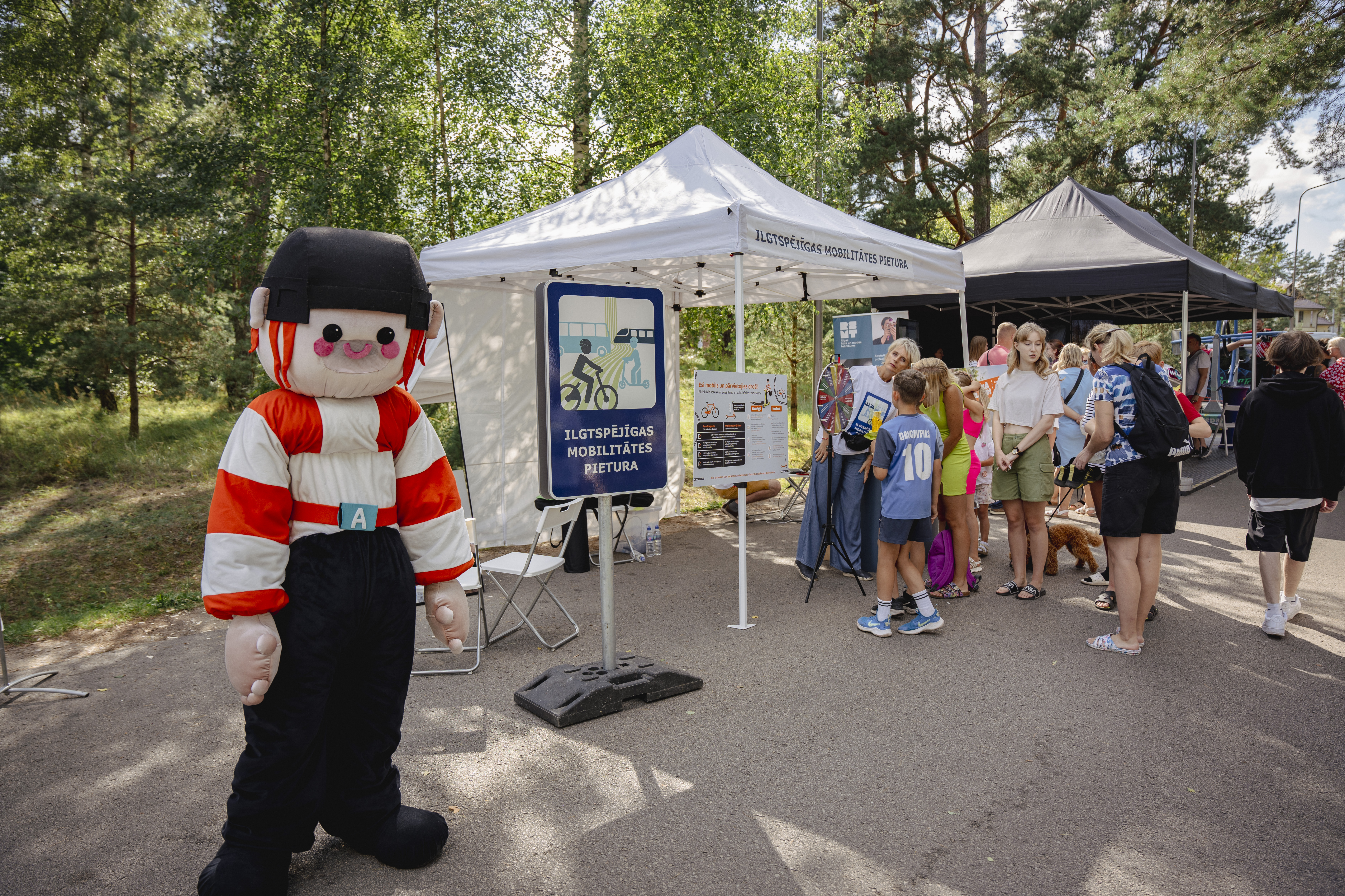 "Ilgtspējīgas mobilitātes pietura" sporta un jaunatnes festivālā "Arti&scaron;oks 2024"