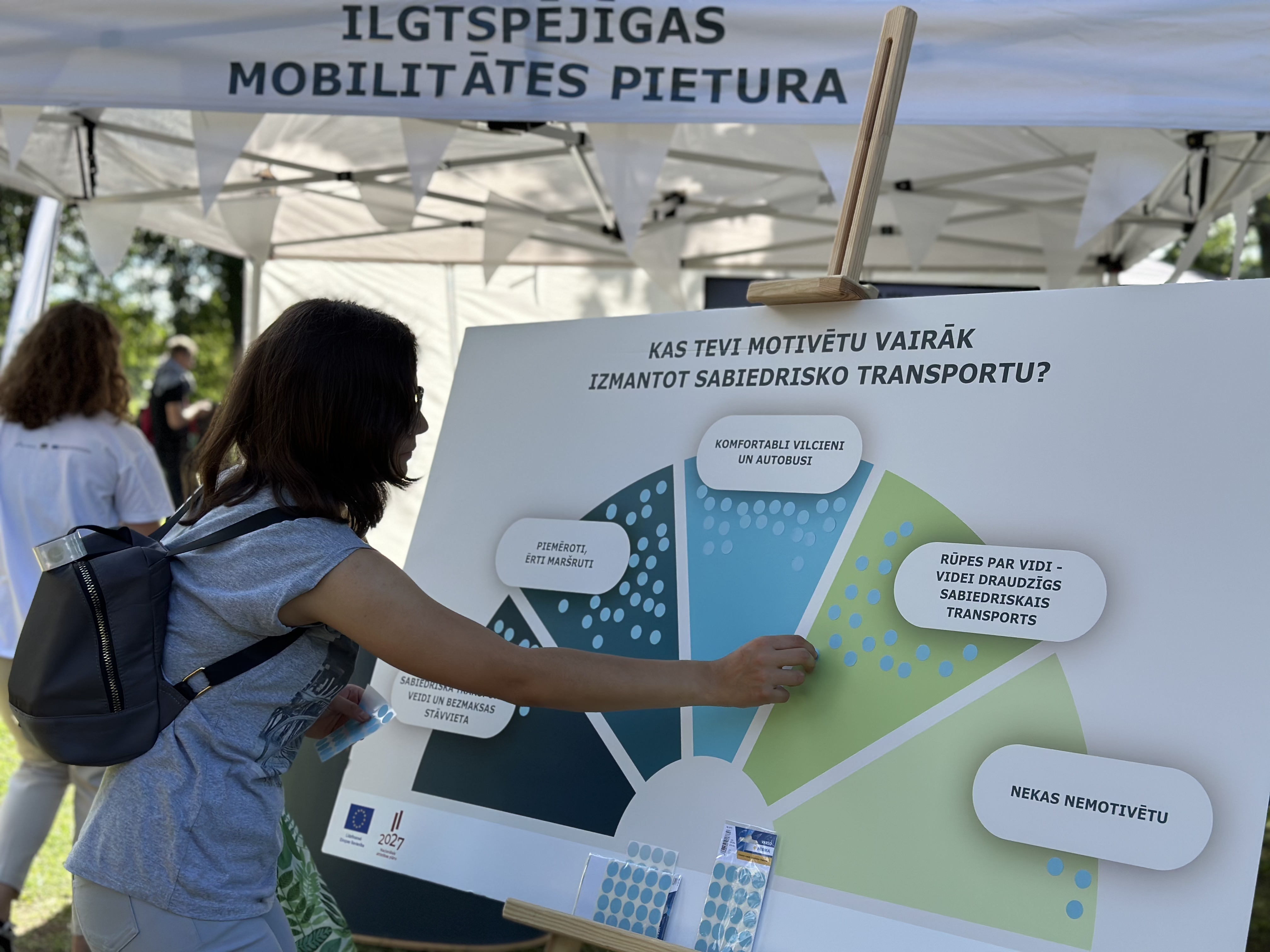 Pārvietojoties ar sabiedrisko transportu, jaunie&scaron;iem ir svarīgas ērtības
