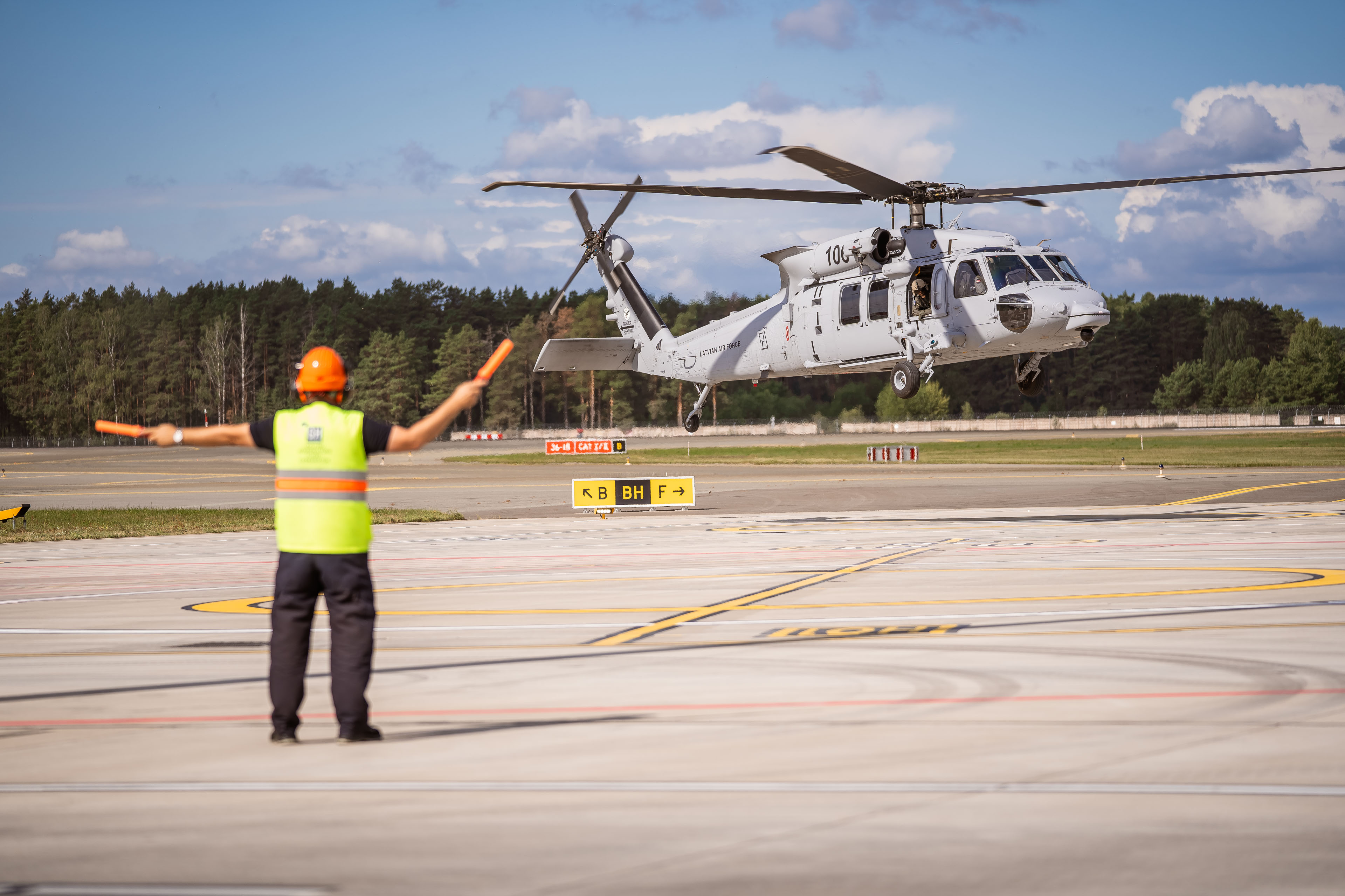 Lidostā &ldquo;Rīga&rdquo; svinīgi atklāj heliportu