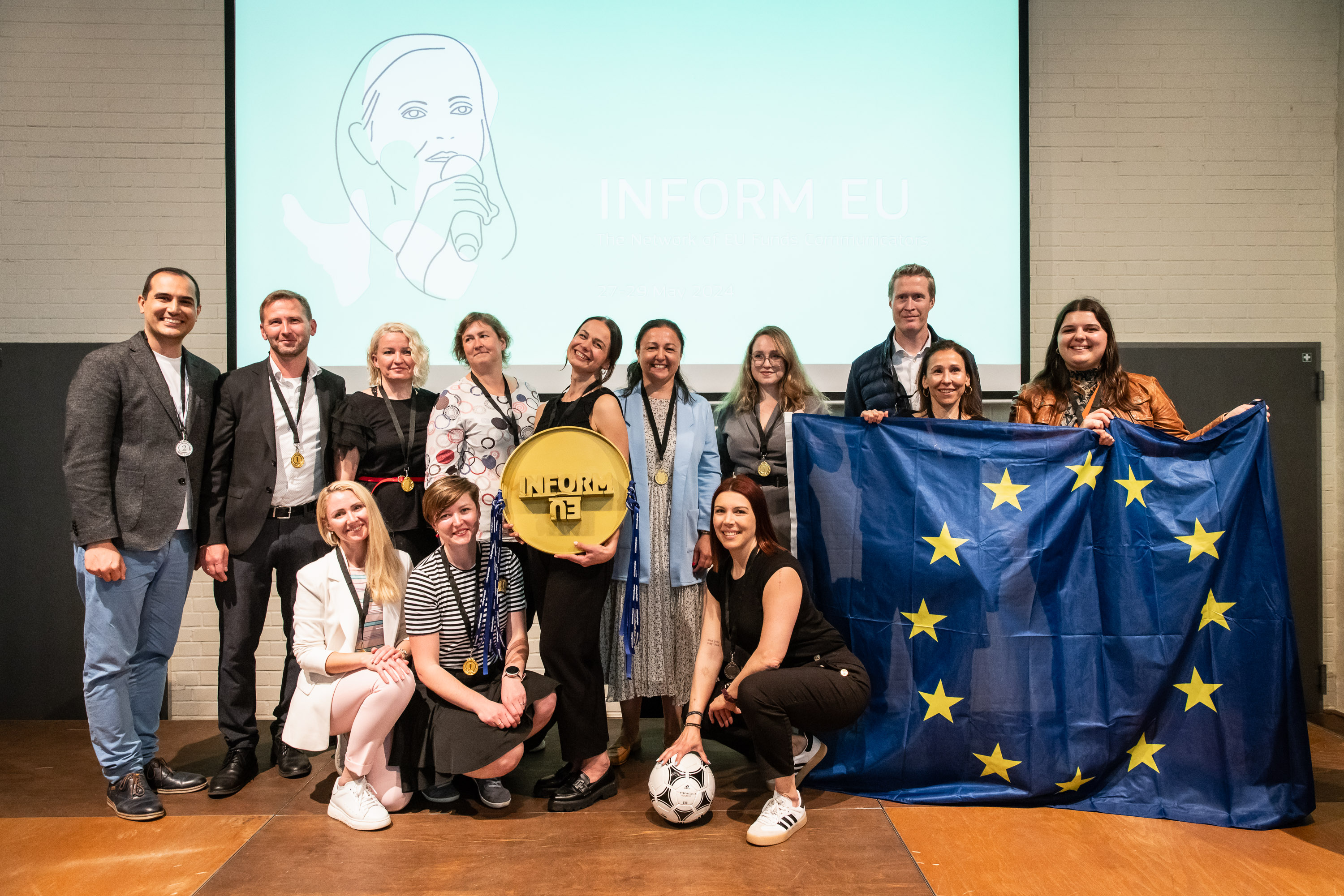 Latvijas ES fondu komunikācijas speciālisti tiek apbalvoti Eiropas Komisijas organizētajā ES fondu komunikatoru forumā INFORM EU Hanoverē