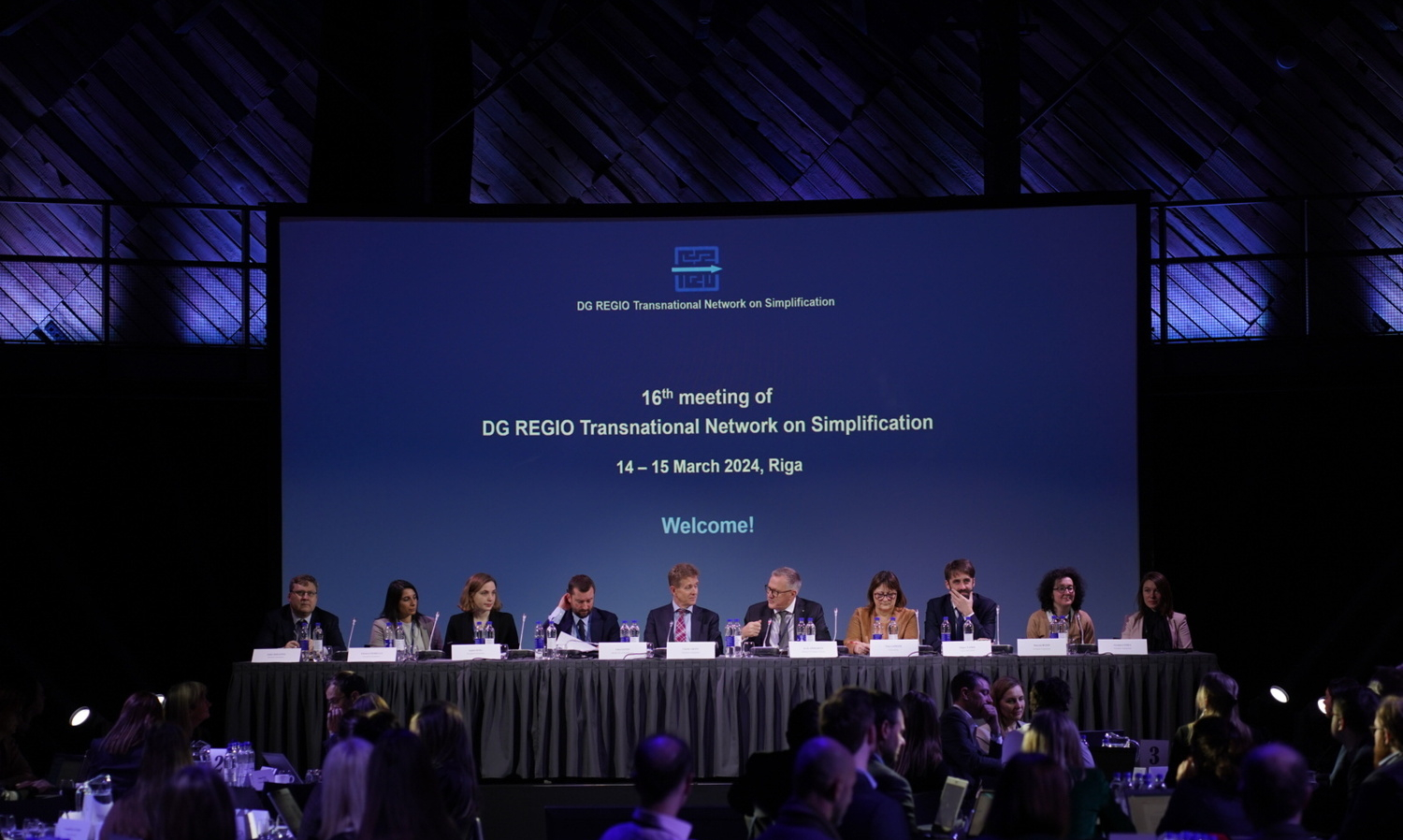 Foto: Eiropas Komisijas un Finan&scaron;u ministrijas pārstāvji diskusiju panelī