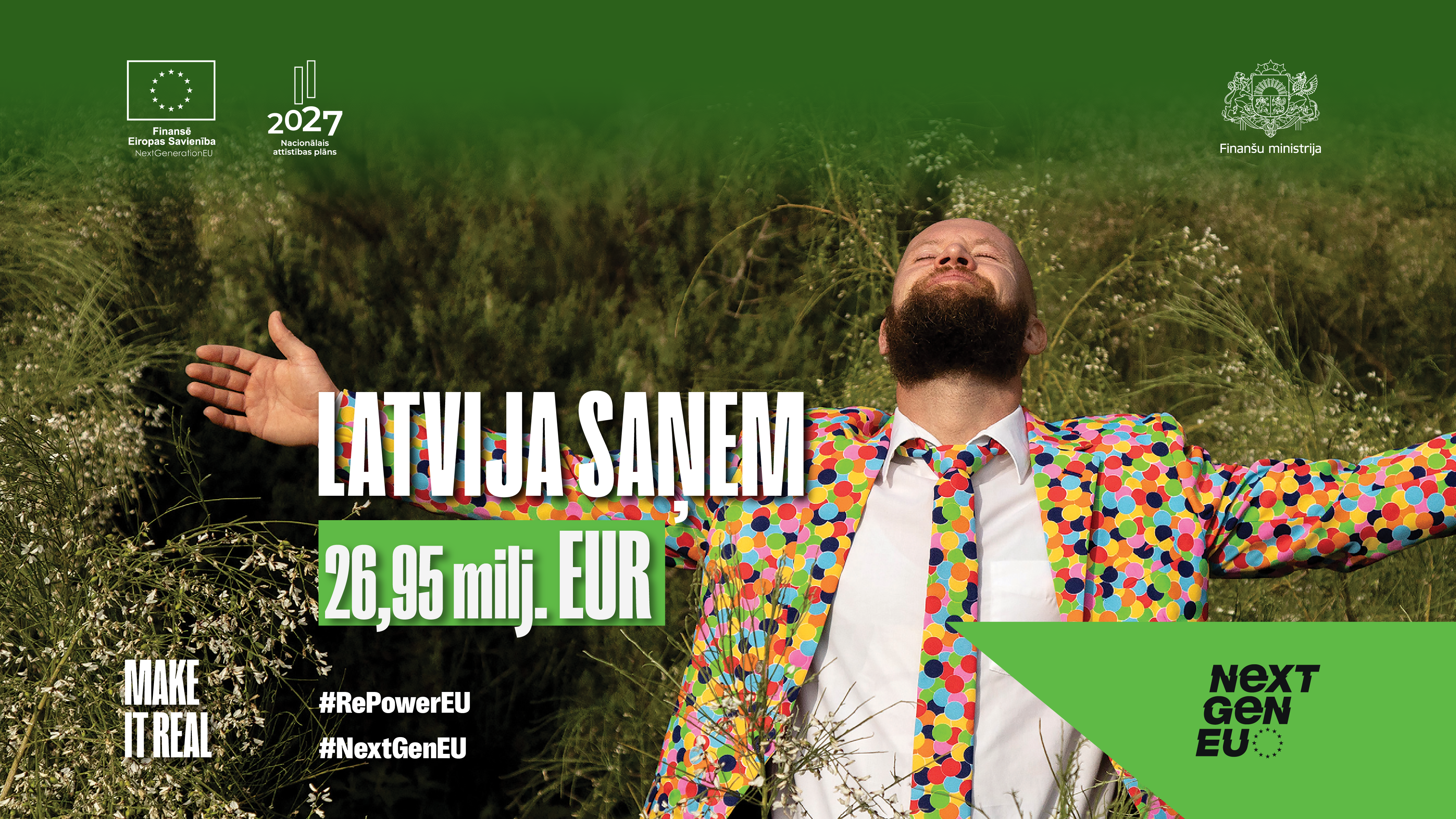 Attēls: Vīrietis raibā uzvalkā stāv pļavas vidū izplestām rokām, teksts priek&scaron;ā "Latvija saņem 26,95 miljonus eiro"