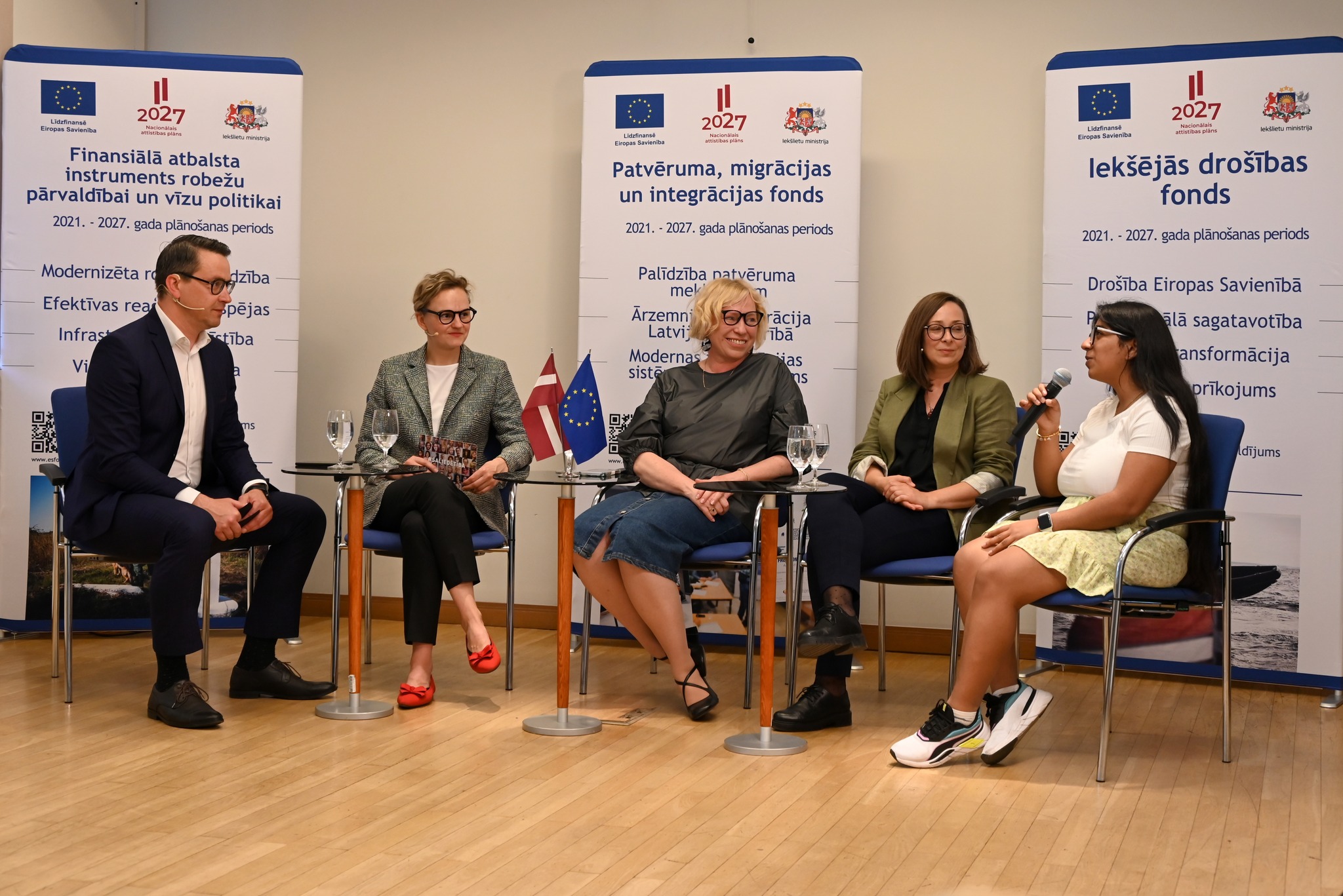 Eiropas Savienības mājā un tie&scaron;saistē notiku&scaron;as divas diskusijas par sabiedrībai nozīmīgiem jautājumiem