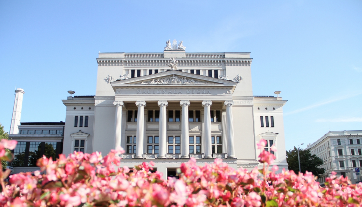 Operas ēka