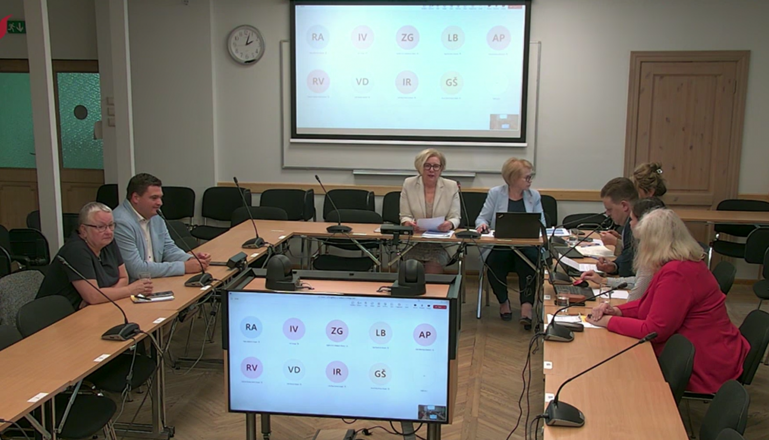 Pa&scaron;valdību pārstāvjus iepazīstina ar izglītības kvalitātes monitoringa sistēmas aktualitātēm