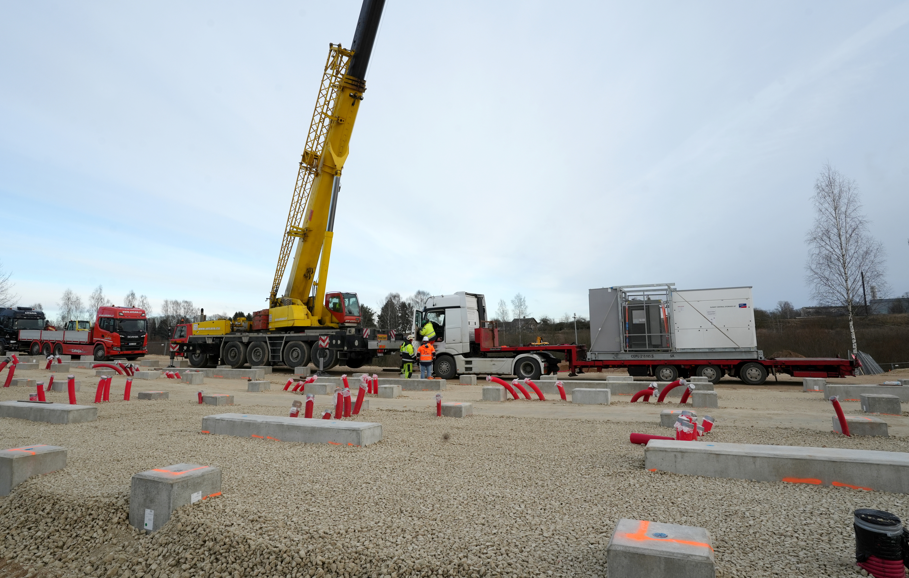 AST piegādātas pirmās elektroenerģiju uzkrājo&scaron;o bateriju iekārtas energosistēmas dro&scaron;umam
