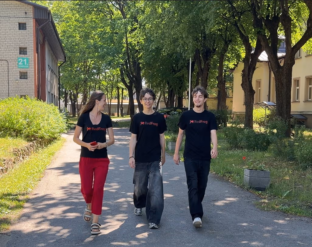No Rīgas slimnīcām līdz Dubaijas debesskrāpjiem. Latvijas uzņēmums &ldquo;RedFrog&rdquo; radījis navigāciju iek&scaron;telpām