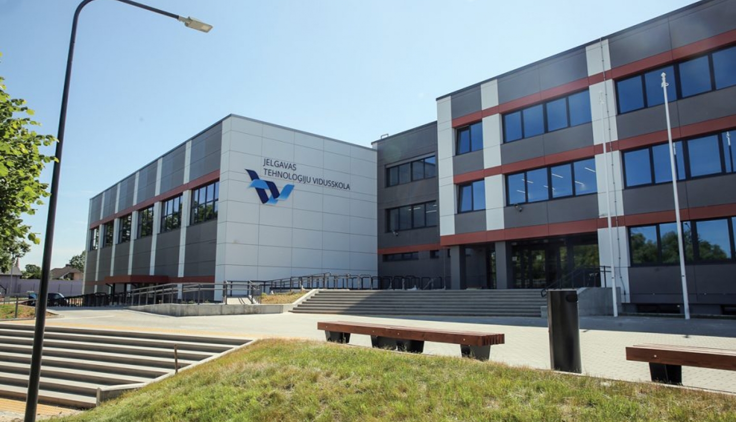 Jaunajam mācību gadam gatava rekonstruētā Tehnoloģiju vidusskola Jelgavā
