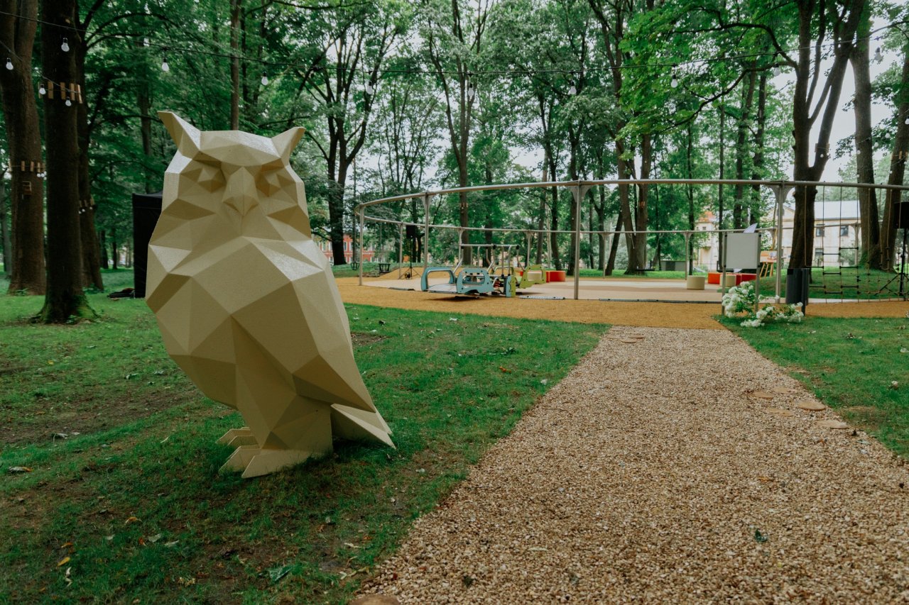 Bērnu slimnīcā atklātas Sporta medicīnas centra jaunās telpas un Pūču laukums