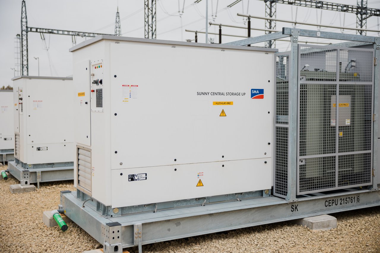 AST elektroenerģijas baterijas Rēzeknē un Tumē no 30. oktobra nodrošinās balansēšanas rezerves energosistēmas drošumam