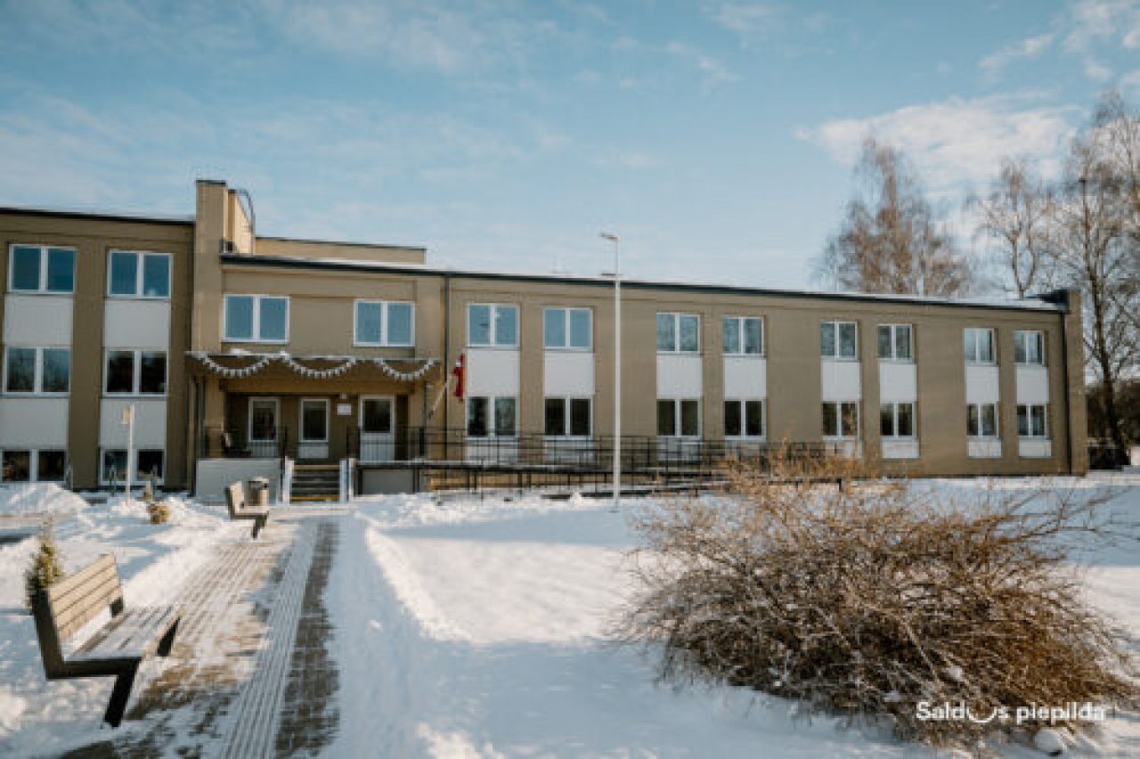 Zirņos svinīgi atklāta sociālā dzīvojamā māja un sagaidīti pirmie īrnieki