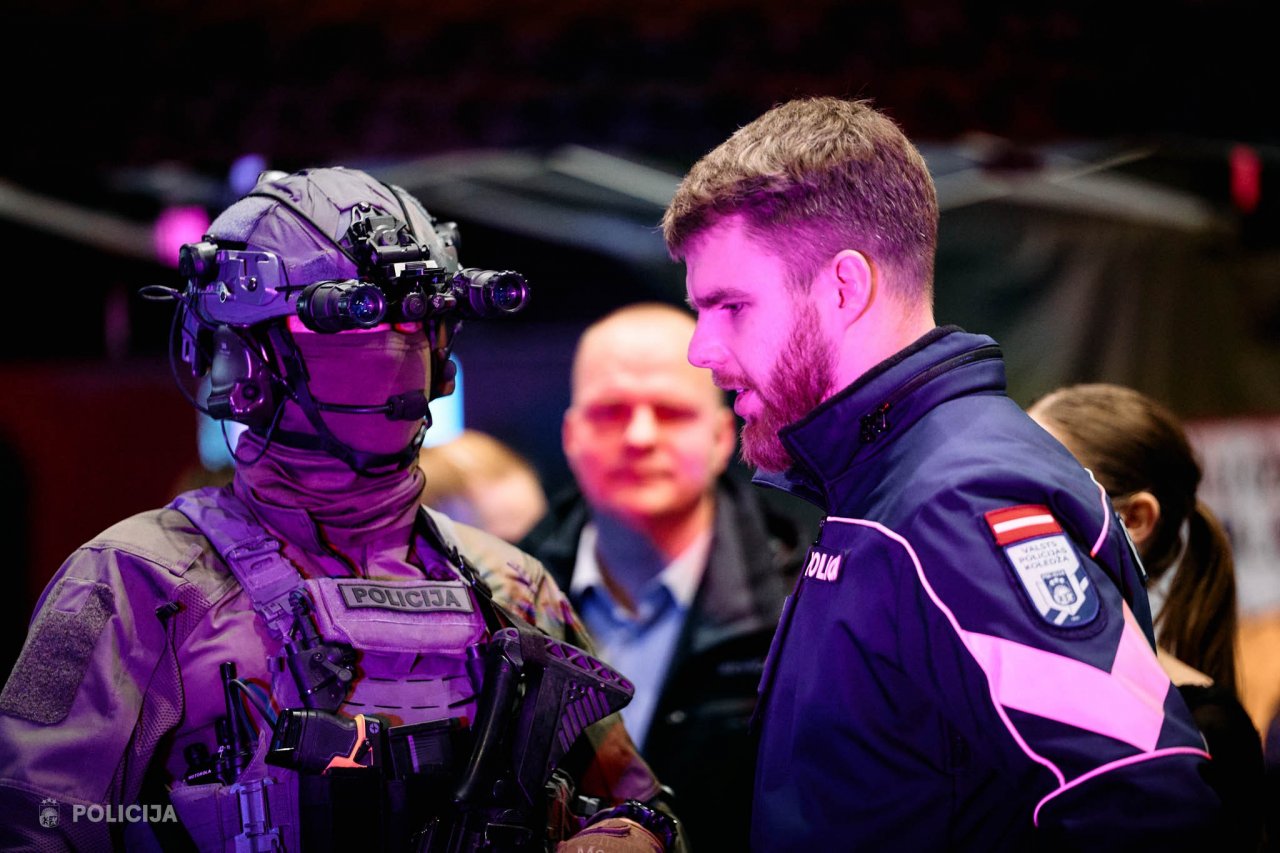 Ar ES fondu atbalstu stiprinātā Valsts policija un Valsts policijas koledža veiksmīgi aizvada izstādi “Skola 2026”