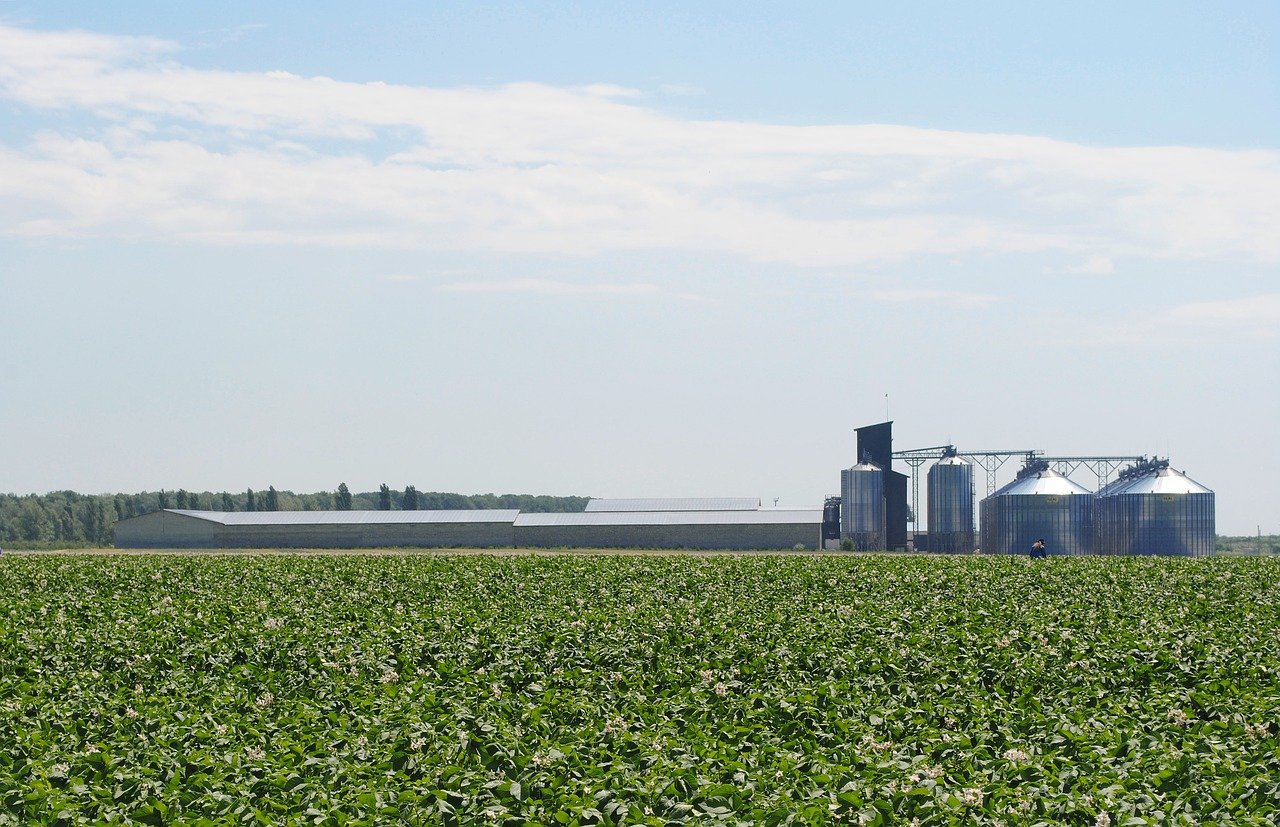 Eiropas Komisija apstiprina Latvijas Kopējās lauksaimniecības politikas stratēģiskā plāna 2023.-2027. gadam grozījumus