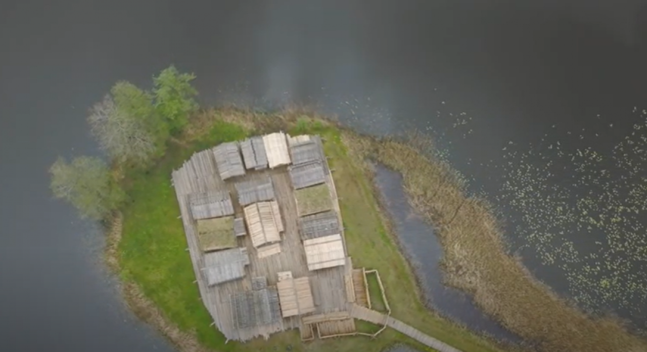 Āraišu ezerpils/ Āraiši Lake Castle