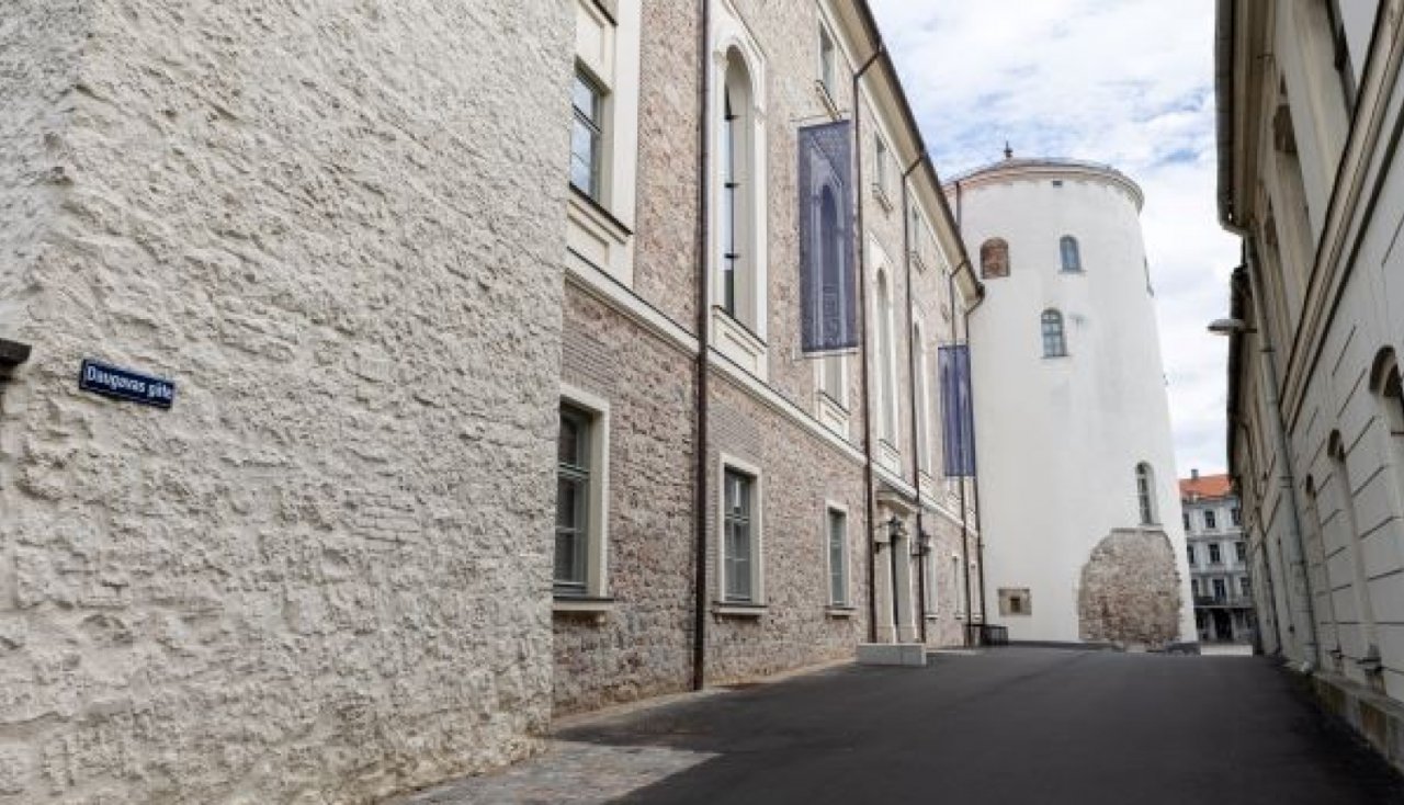 Entrance to LNMH Riga Castle from Daugava gāte