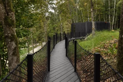 Pastaigu taka ar apmalēm