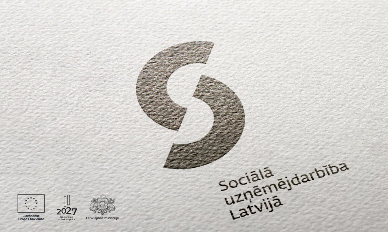 Uzdrukāts uz balta papīra melns Sociālās uzņēmējdarbības Latvijā logotips