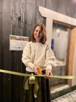 Ražotnes atklāšana ar lentes griešanu