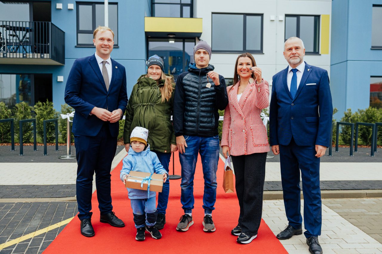 Valmierā atklātas pirmās ar valsts atbalstu uzbūvētās zemas īres maksas daudzdzīvokļu dzīvojamās mājas – 120 jauni dzīvokļi speciālistu piesaistei