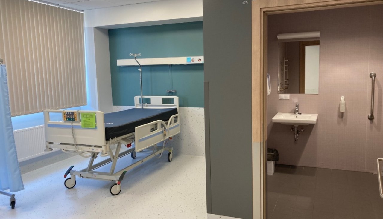 Cēsu klīnikā atklātas par ES fondu līdzekļiem atjaunotās telpas